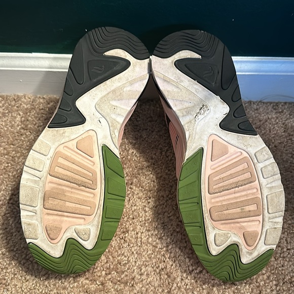 Fabletics sneakers, size 7. Pink with black accents - Picture 4 of 5